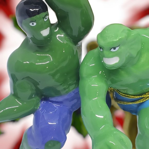 Hulk v Abomination Ceramic Salt & Pepper Shakers - Magnetic - Picture 7 of 8